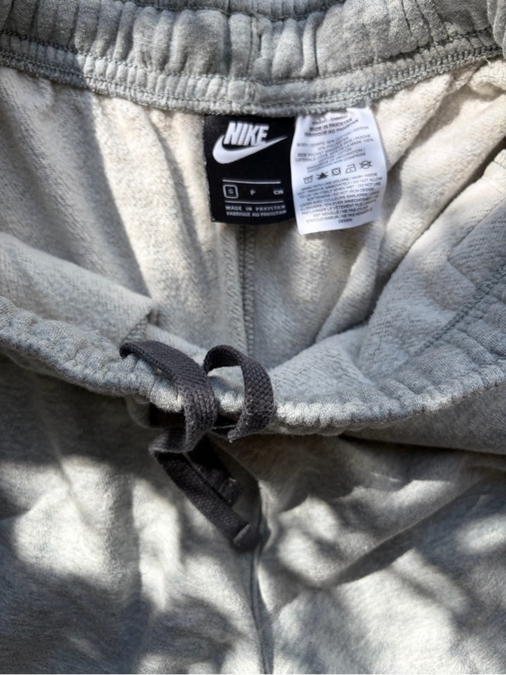 Nike Men’s Light Gray Athletic Sweat Shorts with 'Just Do It' Detail